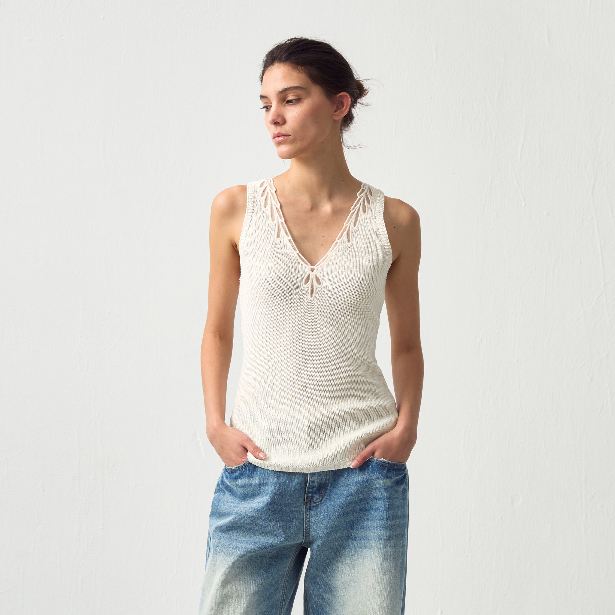 CUBIC Paperfeel V-Neck Tank Top-4