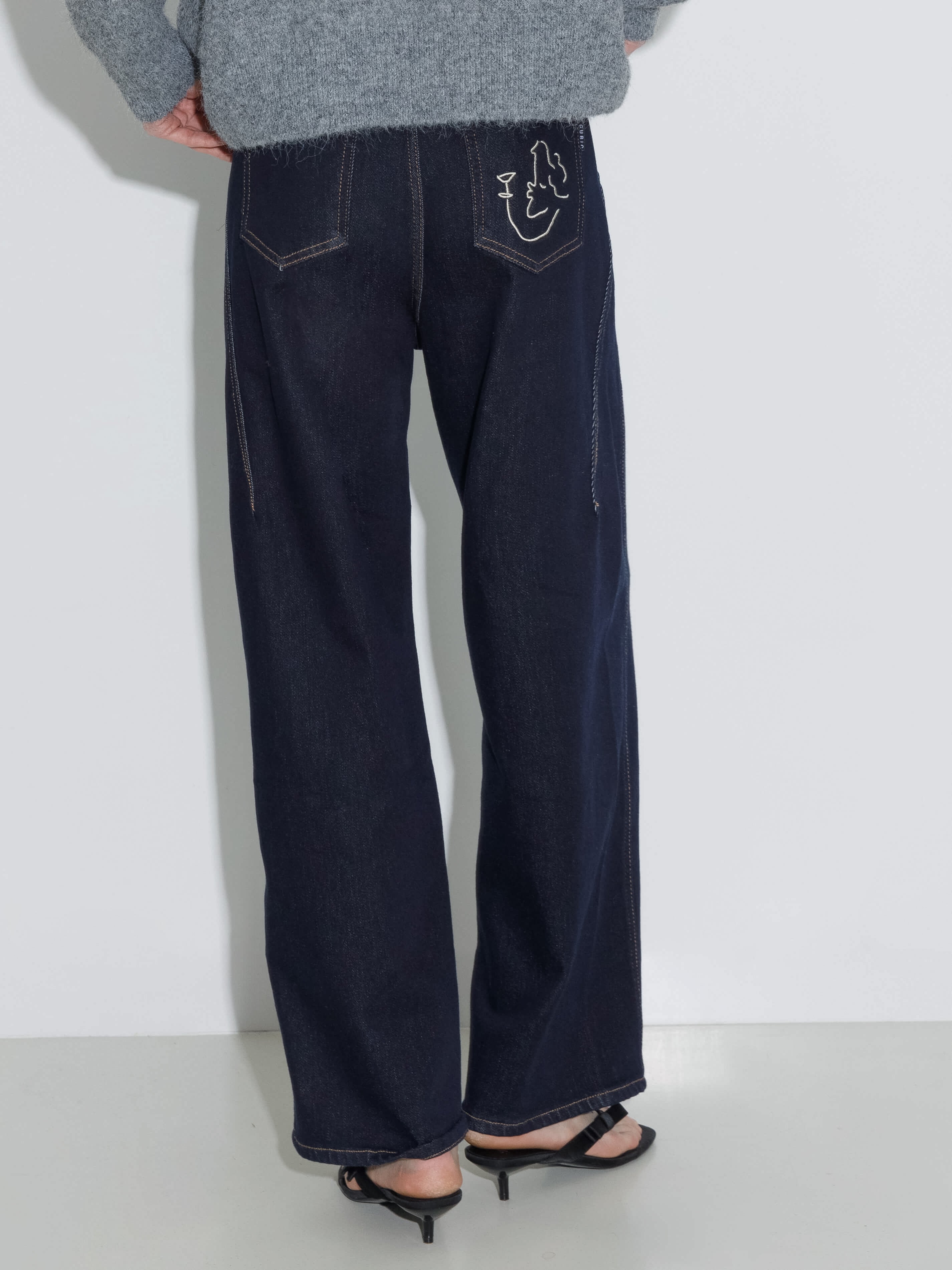 "CUBIC WINE CLUB" Tapered Fit Jeans-3