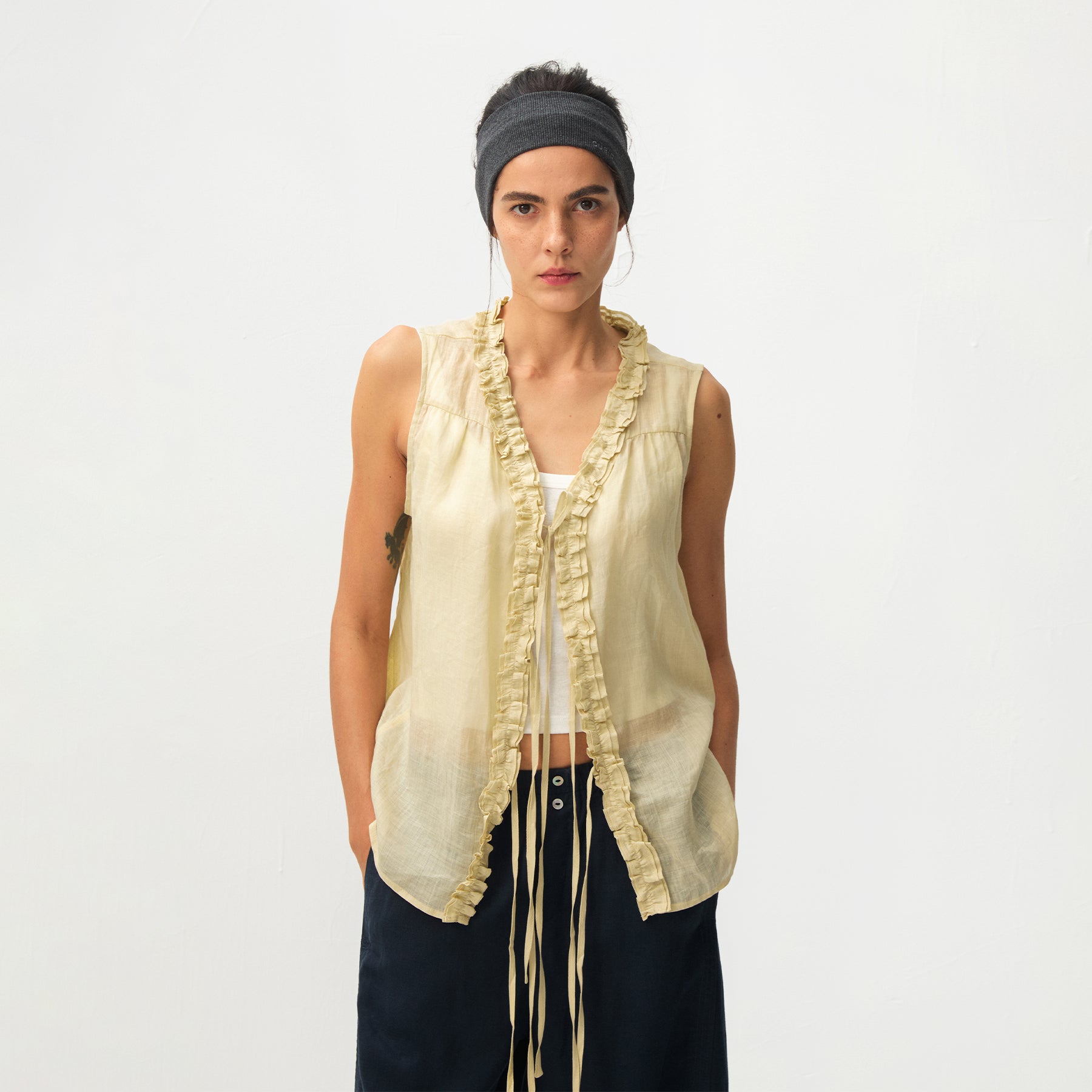CUBIC Ramie Ruffle-Trim Tie Vest-3