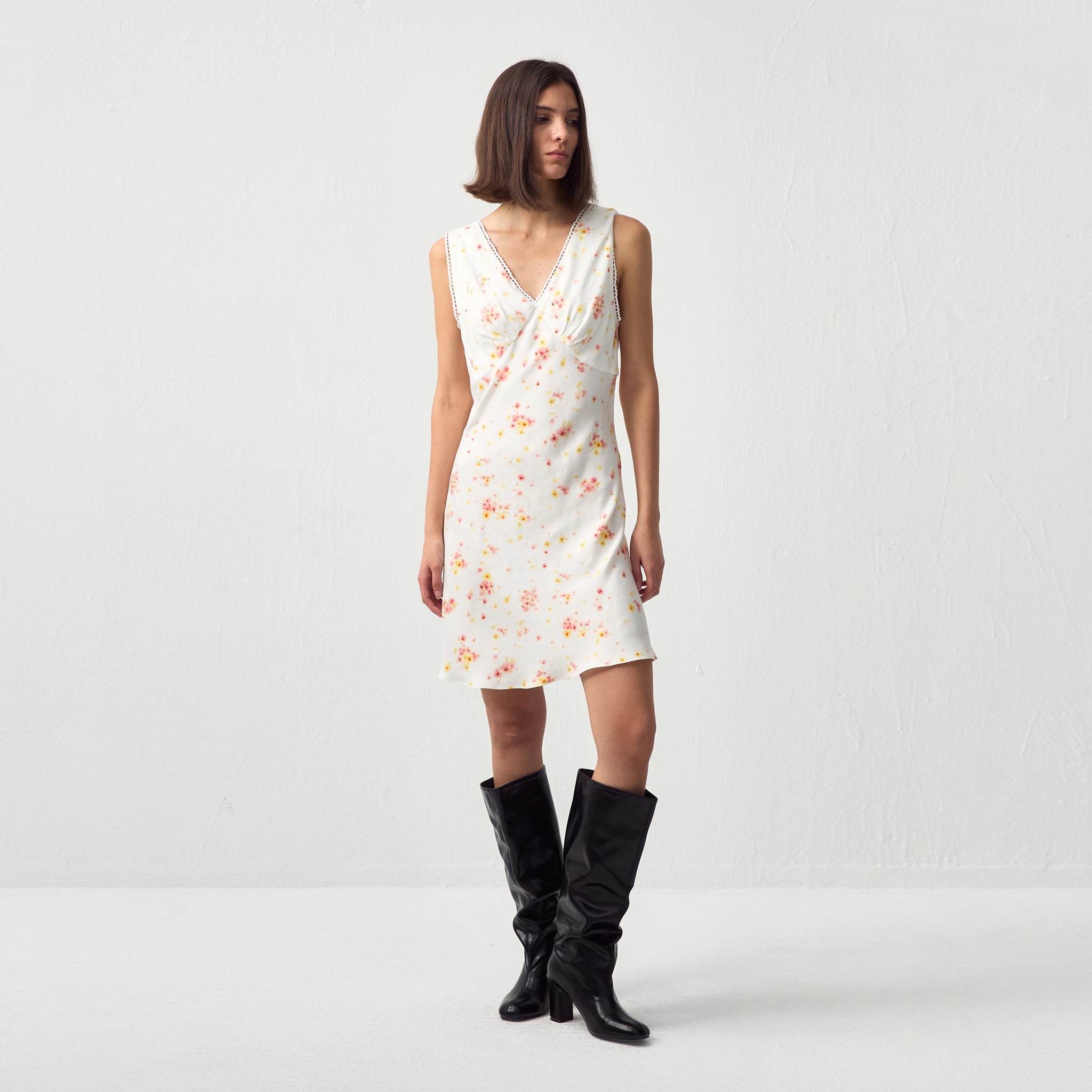 CUBIC Floral Lace Trim V-Neck Mini Dress-3