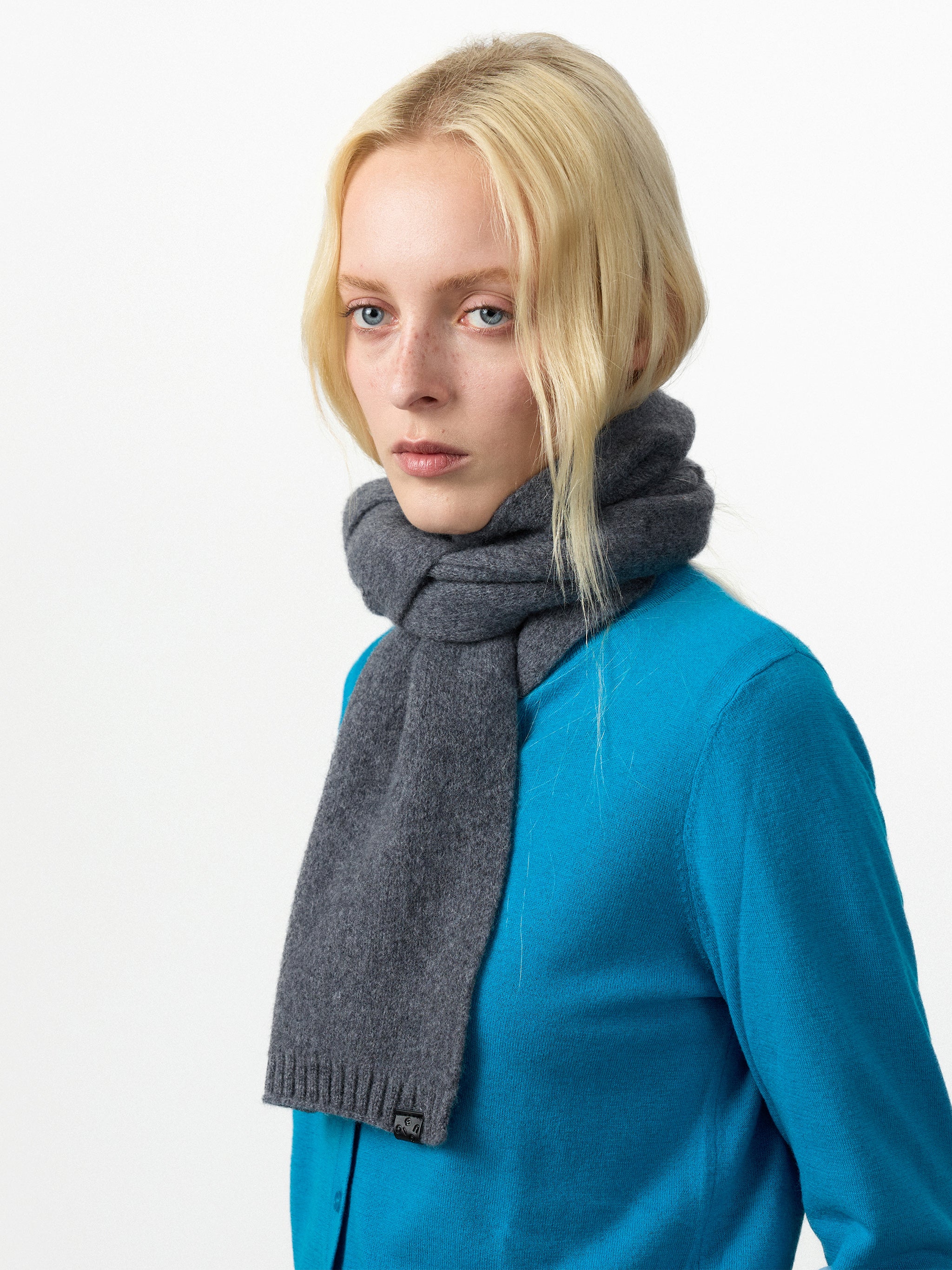 CUBIC 100% Wool Knit Scarf-4