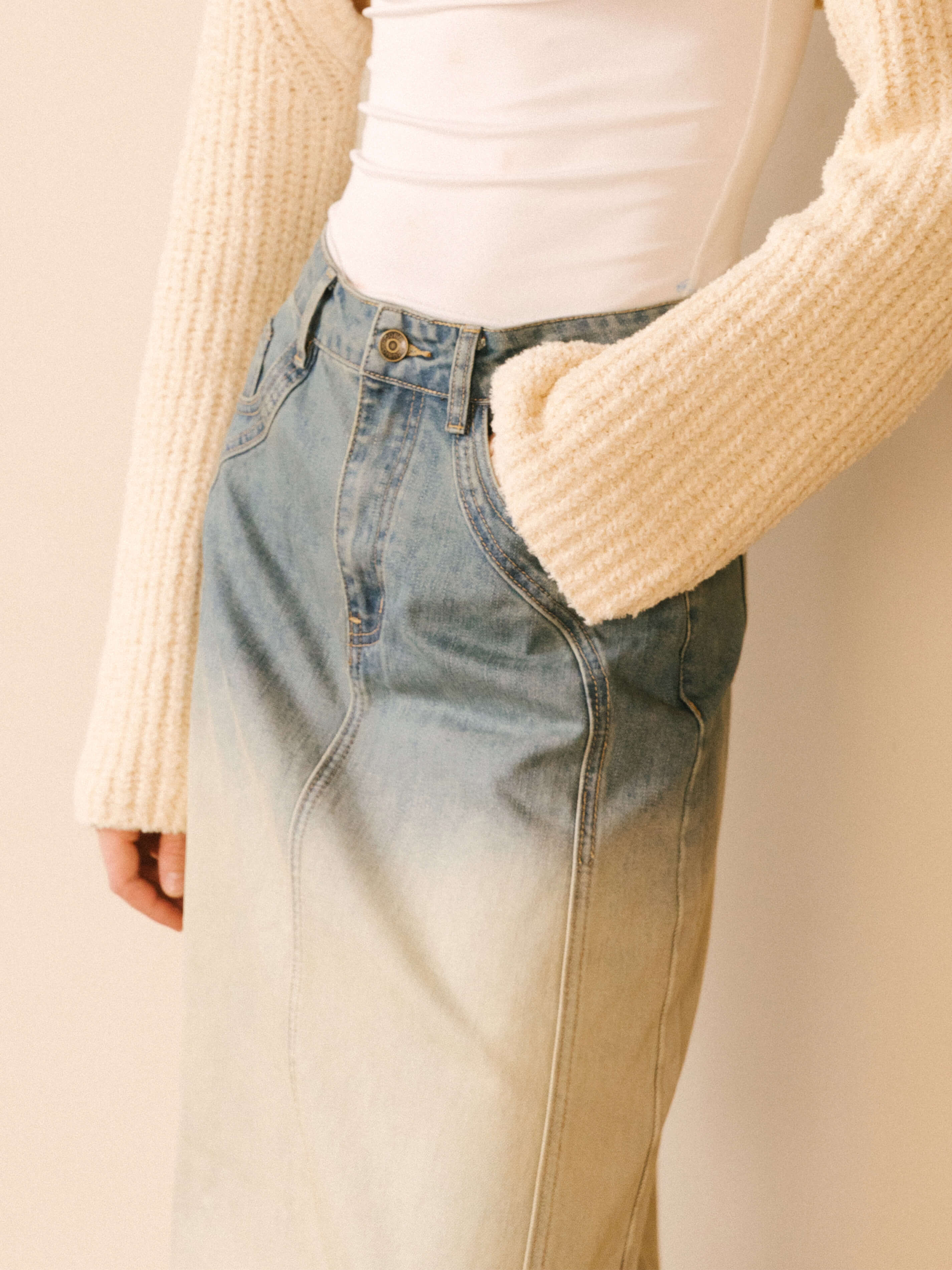 Stone Washed Demin Skirt with Frayed Hem-4