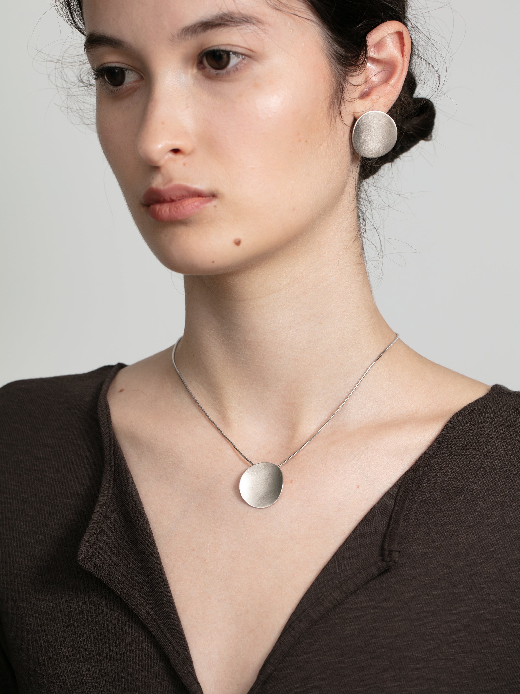 Curved Disc Pendant Necklace-4