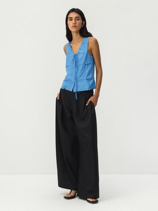 CUBIC Sleeveless Ruffle Tie-Front Top