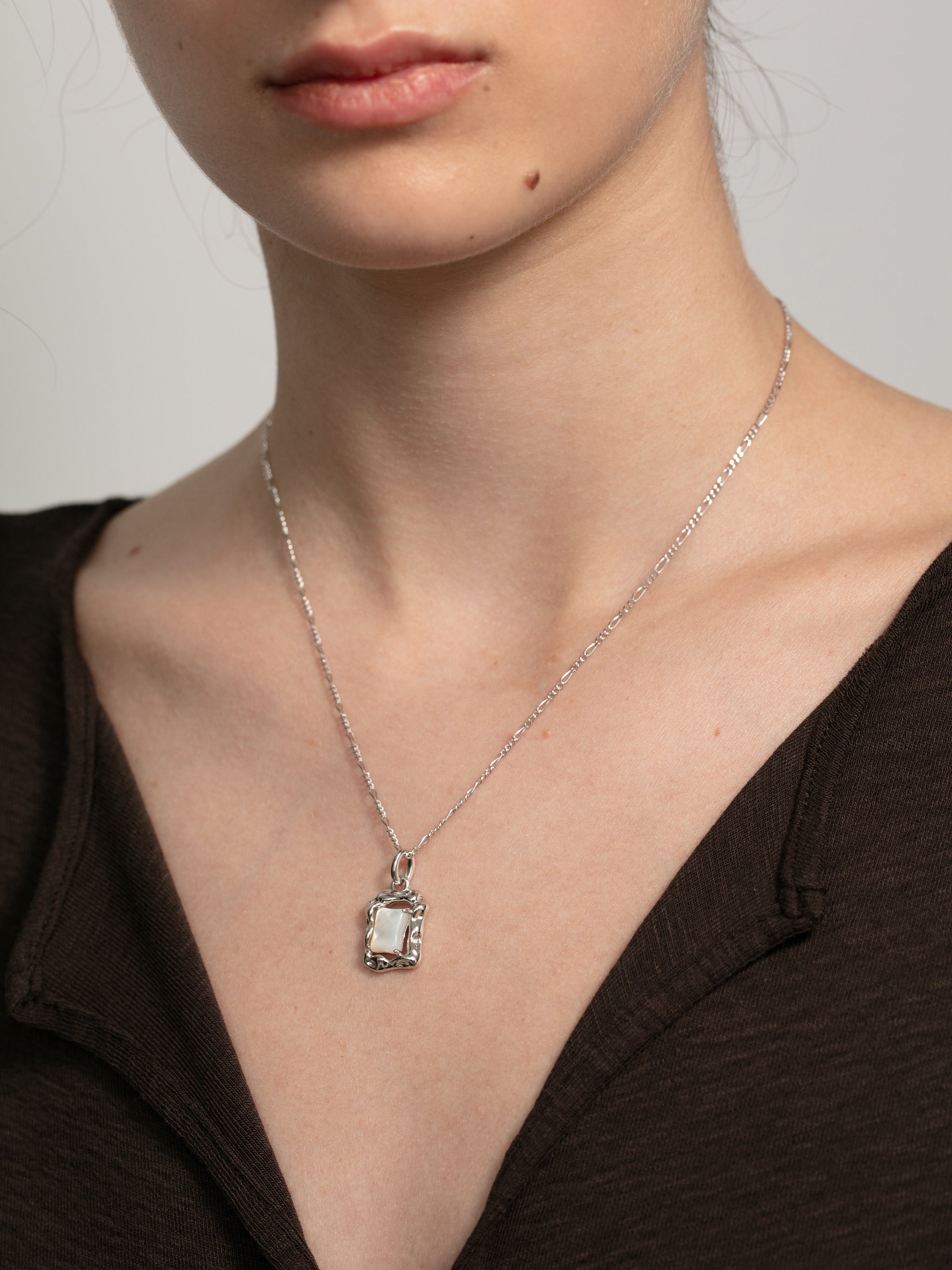 Crinkled Textured Gemstone Pendant Necklace-4