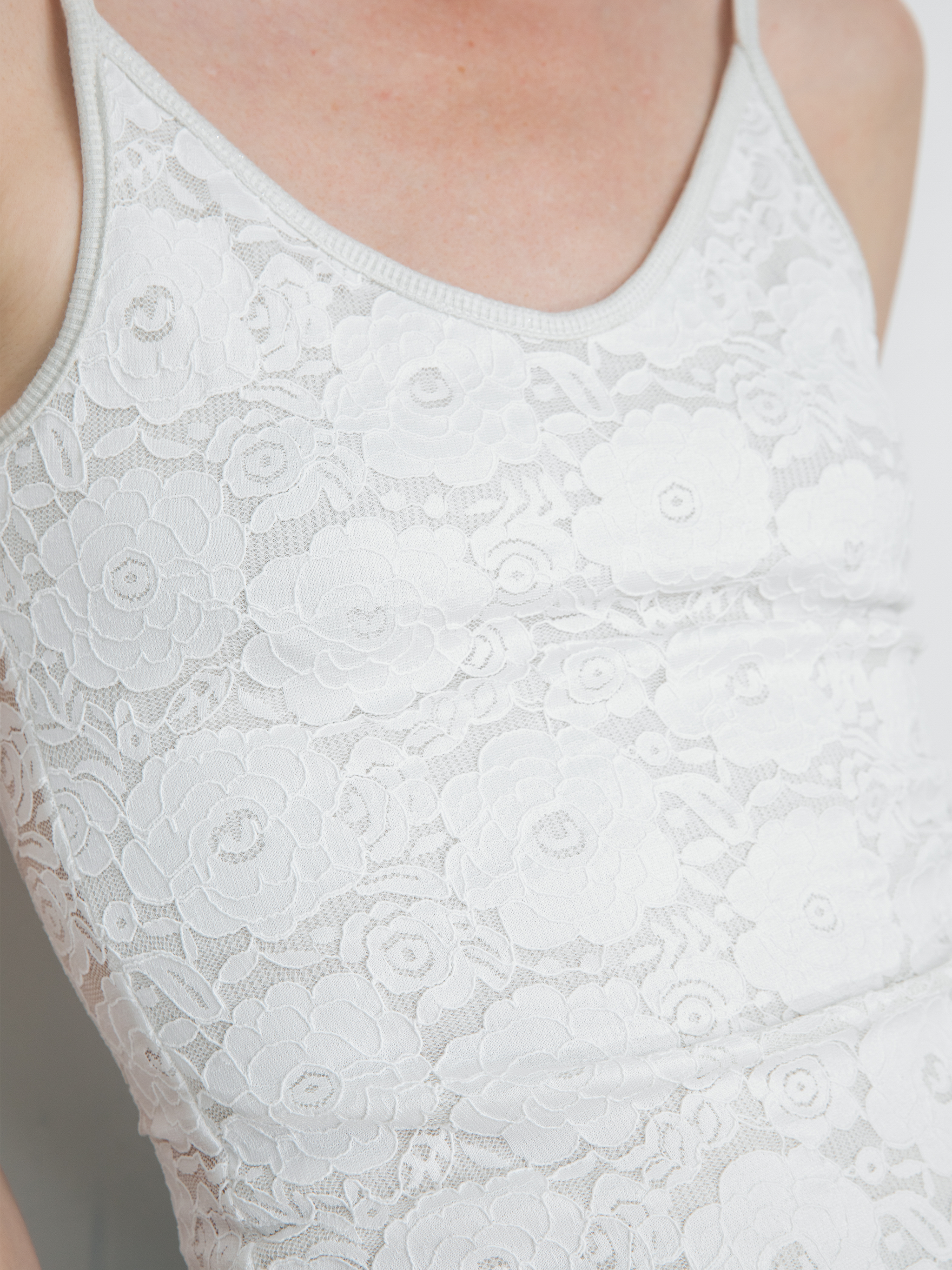 Lace Slim-Fit V-Neck Cami Top-3
