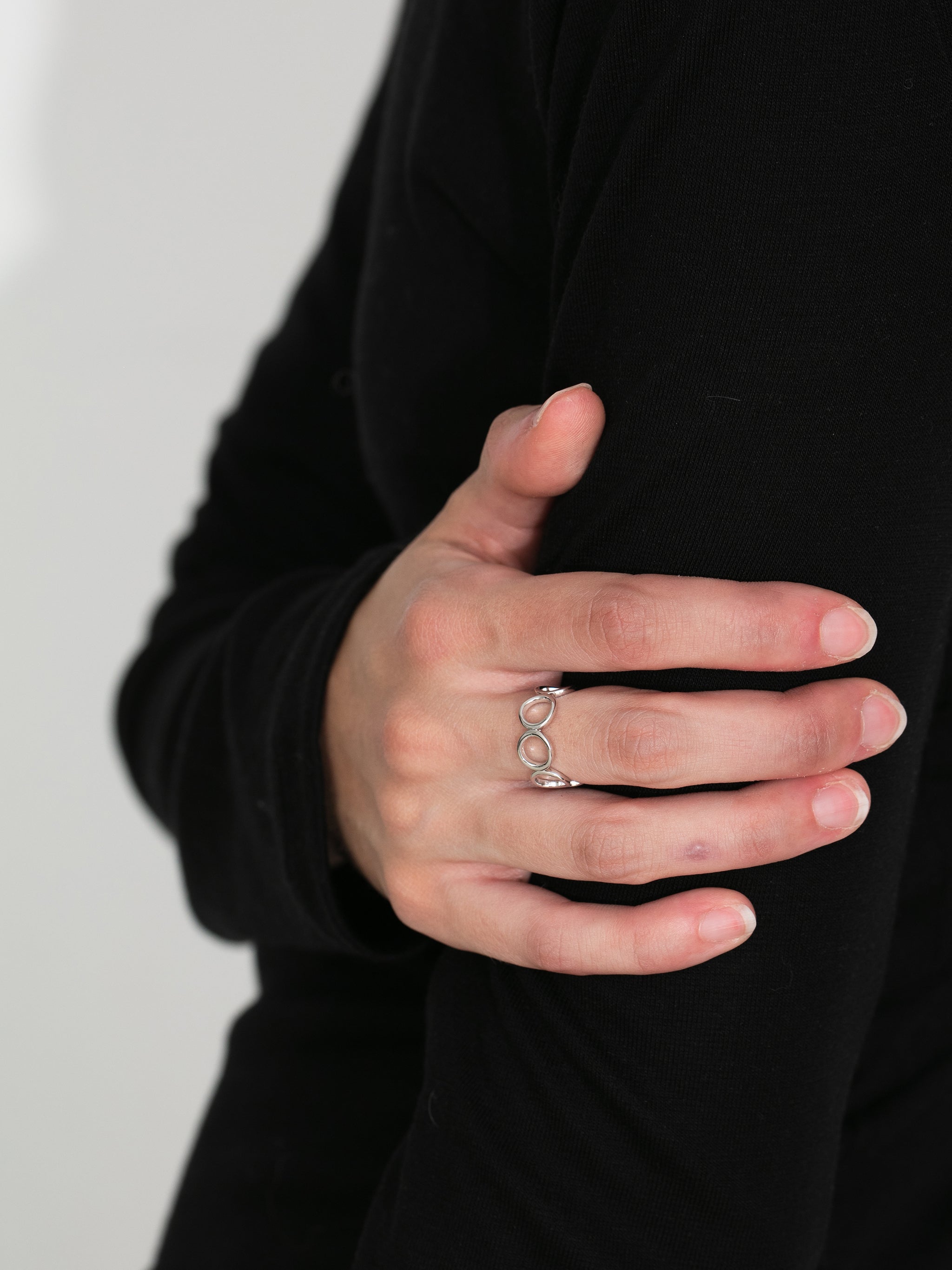 Minimalist Open Circle Ring-4