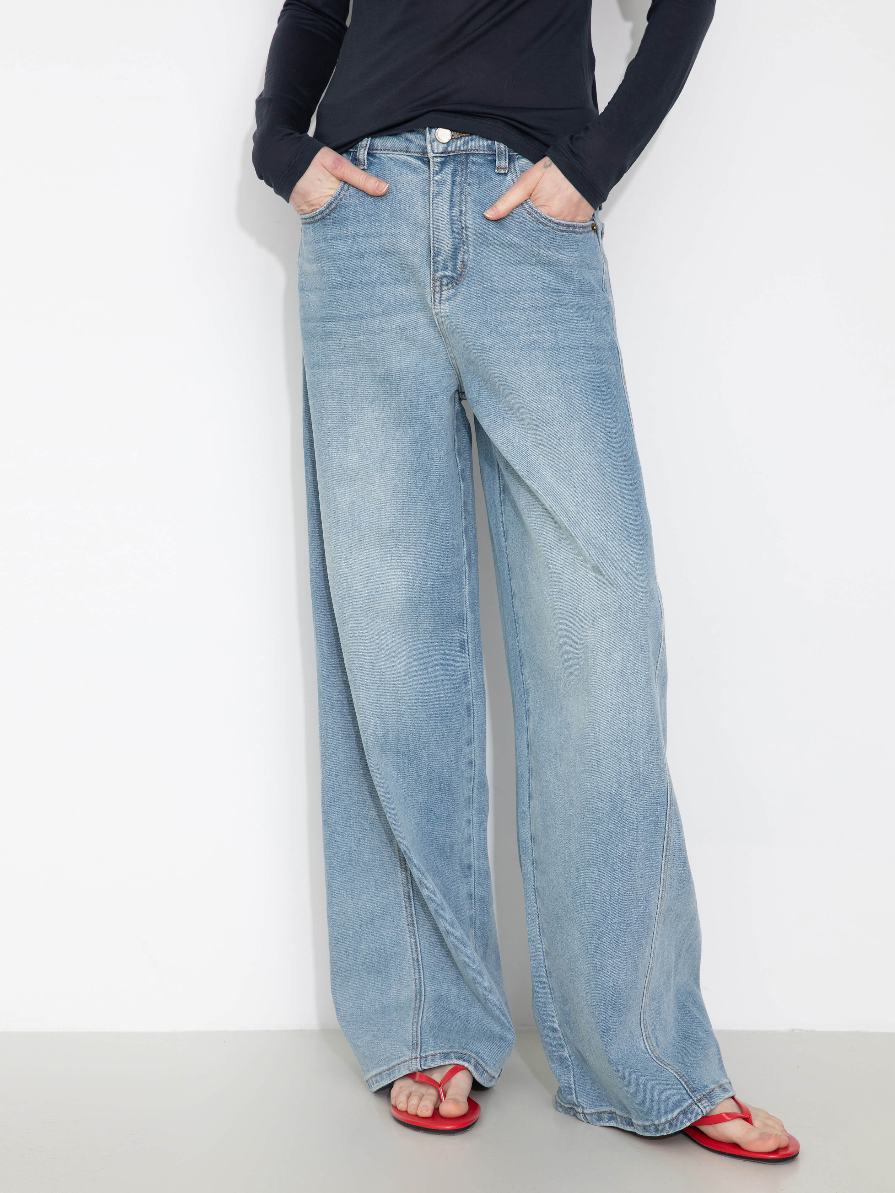 High-Waisted Wide-Leg Straight Jeans-4