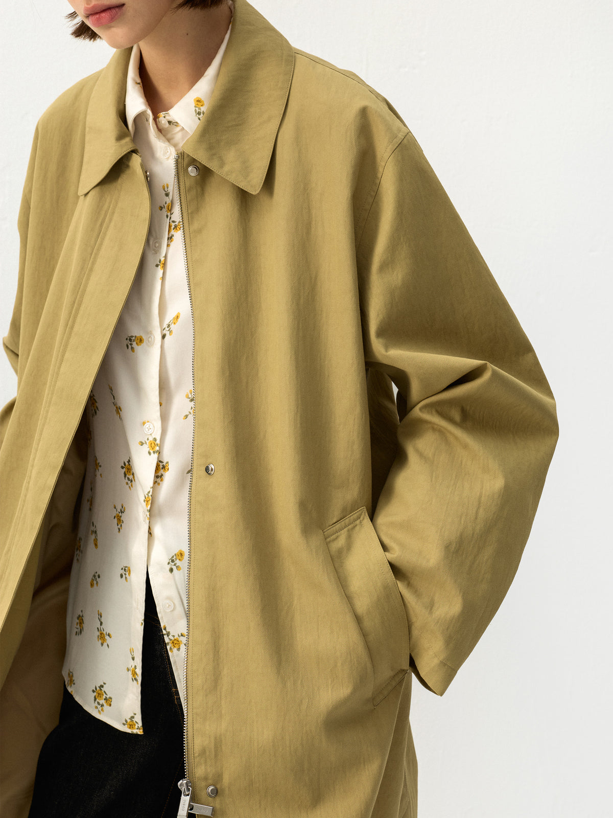 CUBIC Relaxed Point Collar Trench Coat-4