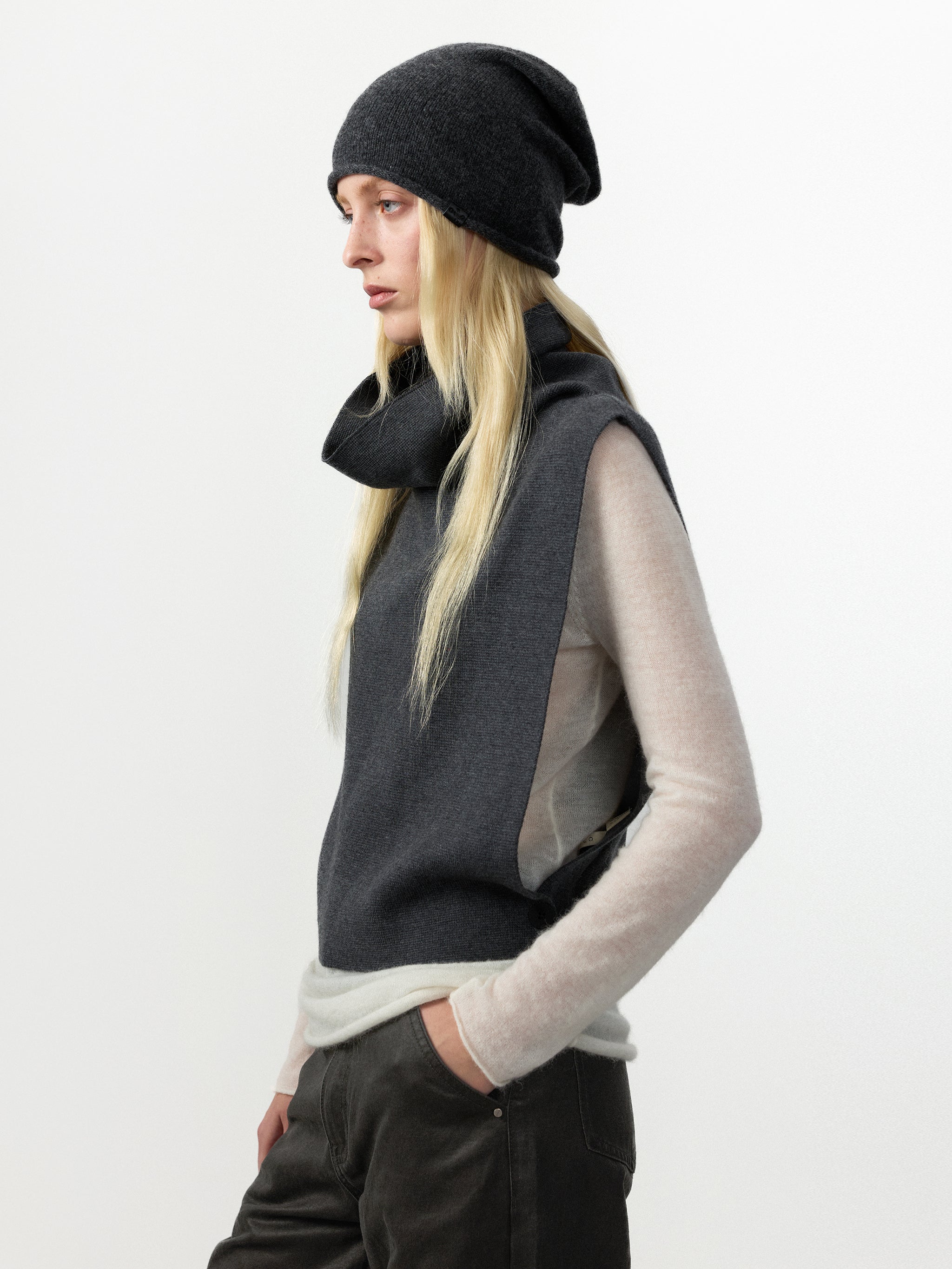 CUBIC Relaxed Sleeveless Knit Vest-4