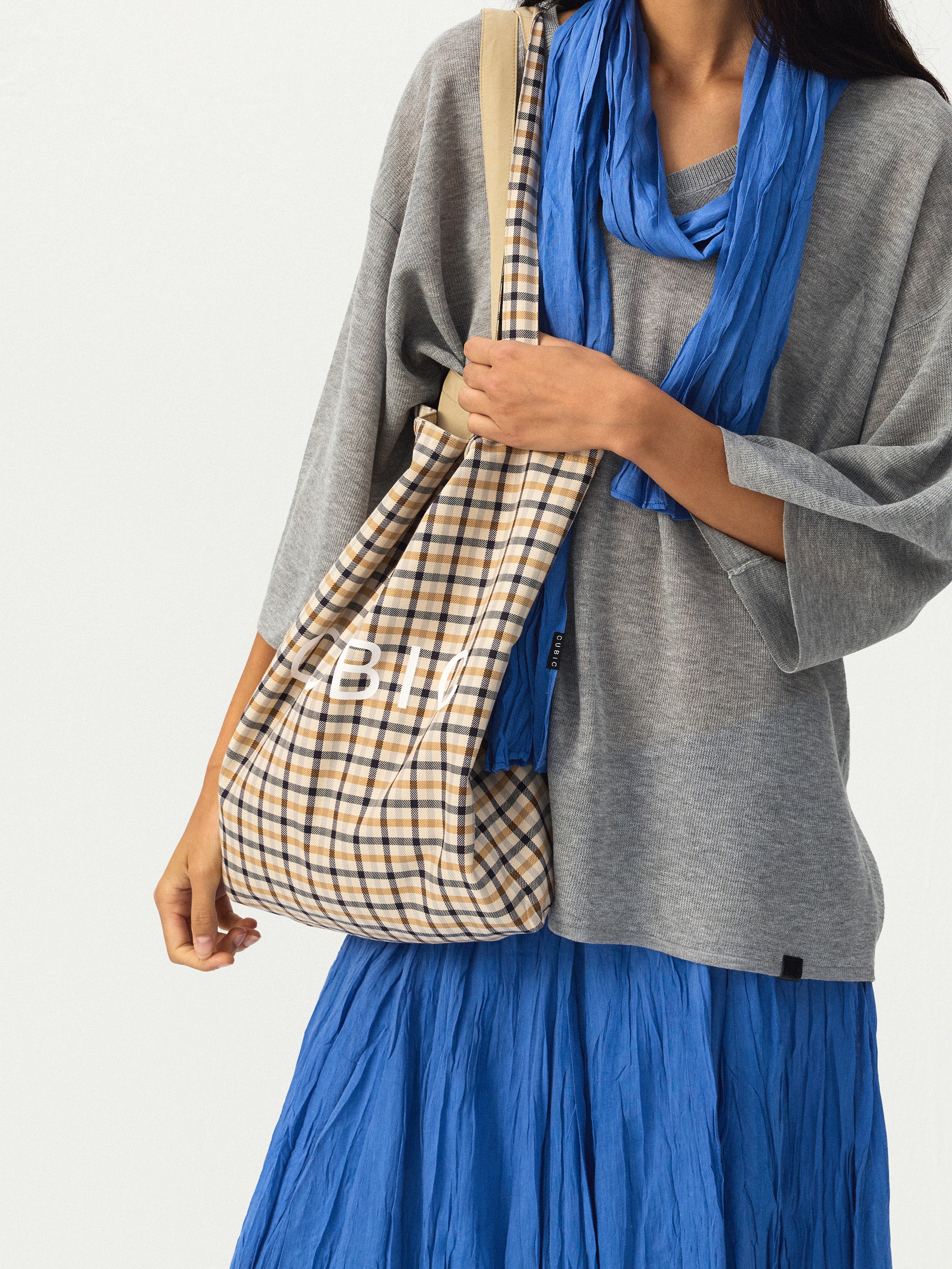 CUBIC Checked Logo Tote Bag-5
