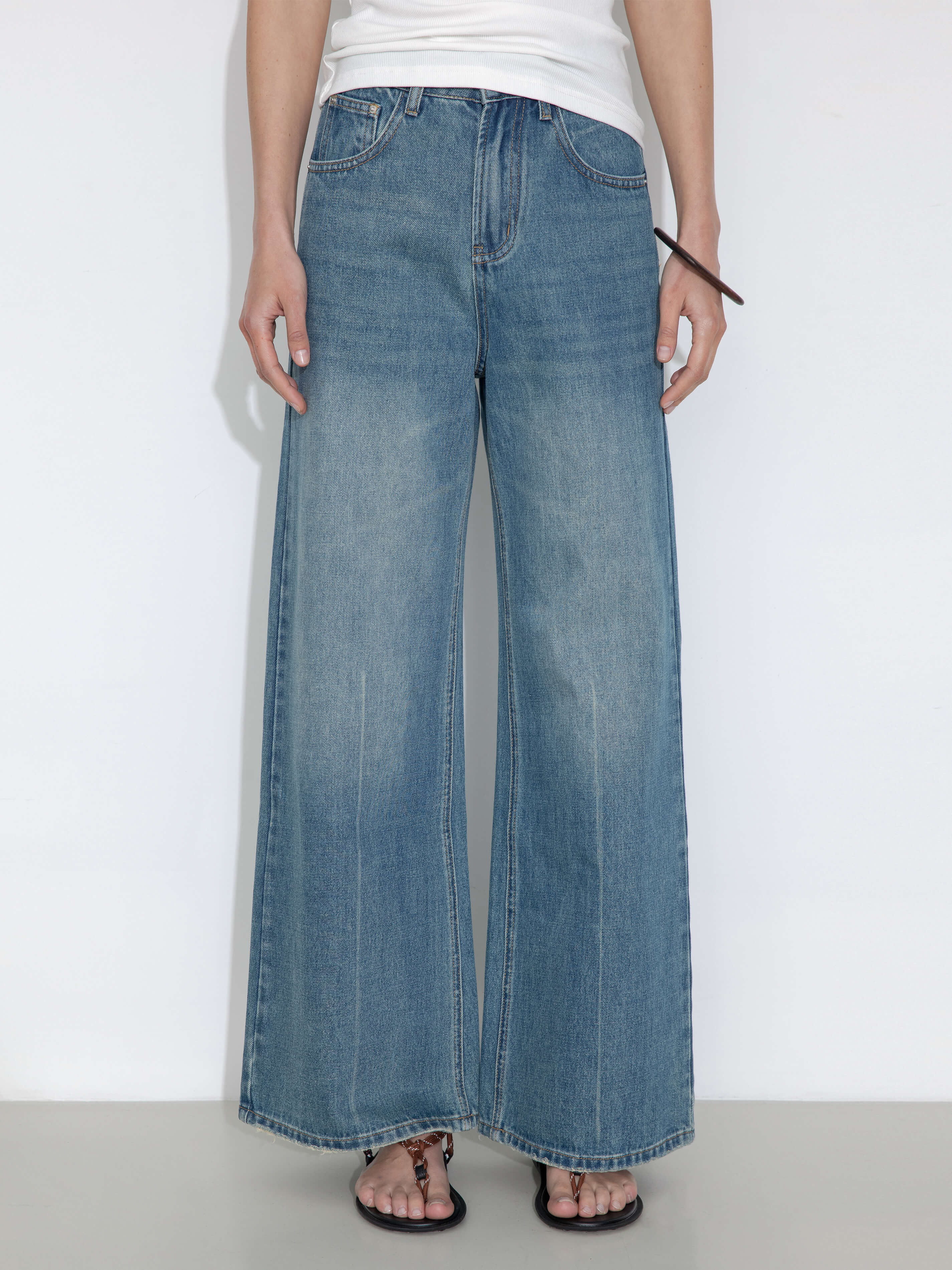 Loose-Fit Flared Vintage Jeans-5