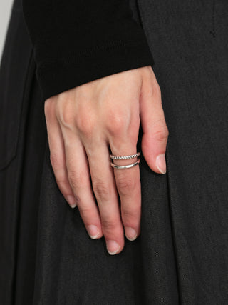 Double-Twist Open Ring