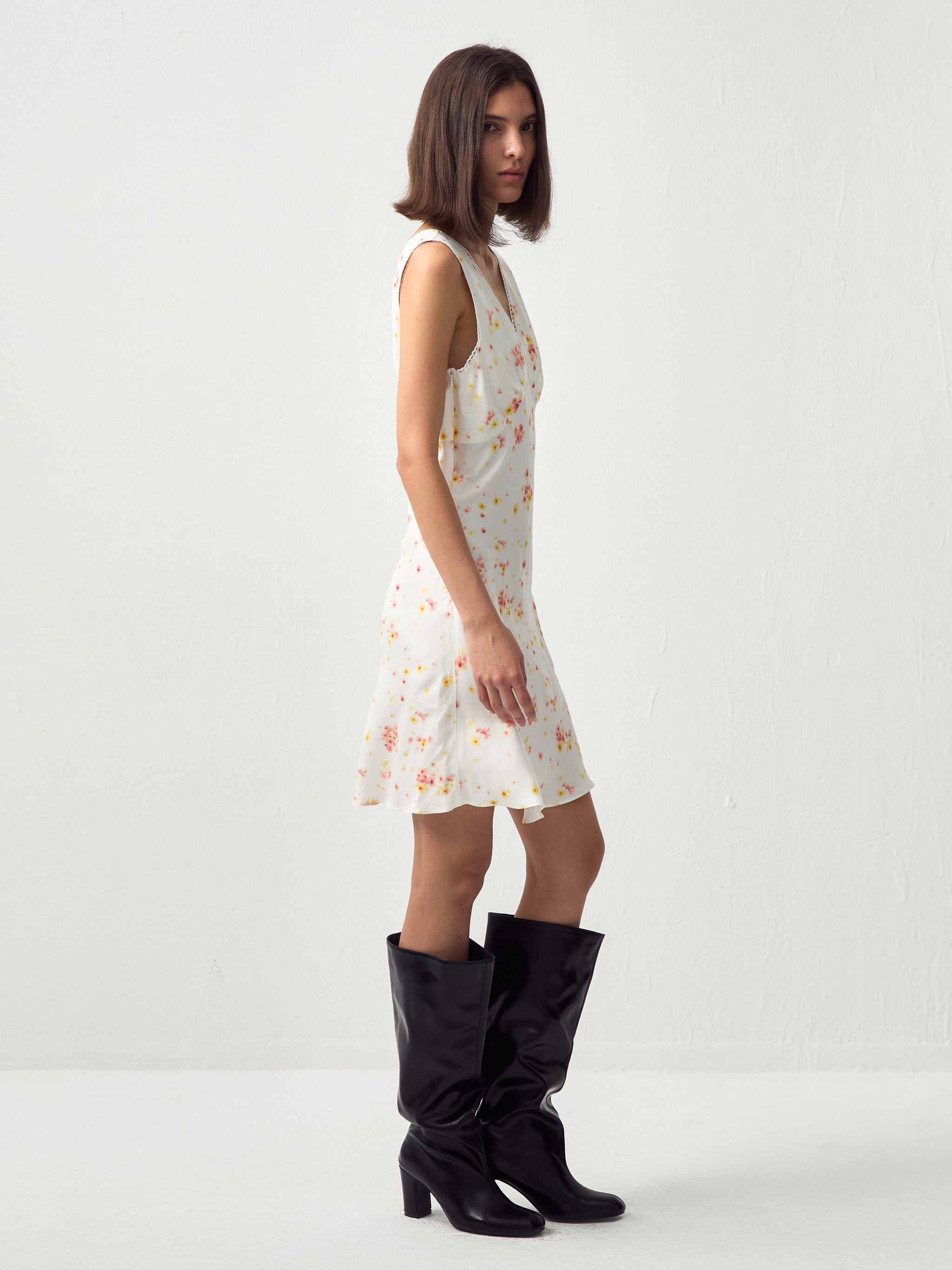 CUBIC Floral Lace Trim V-Neck Mini Dress-5