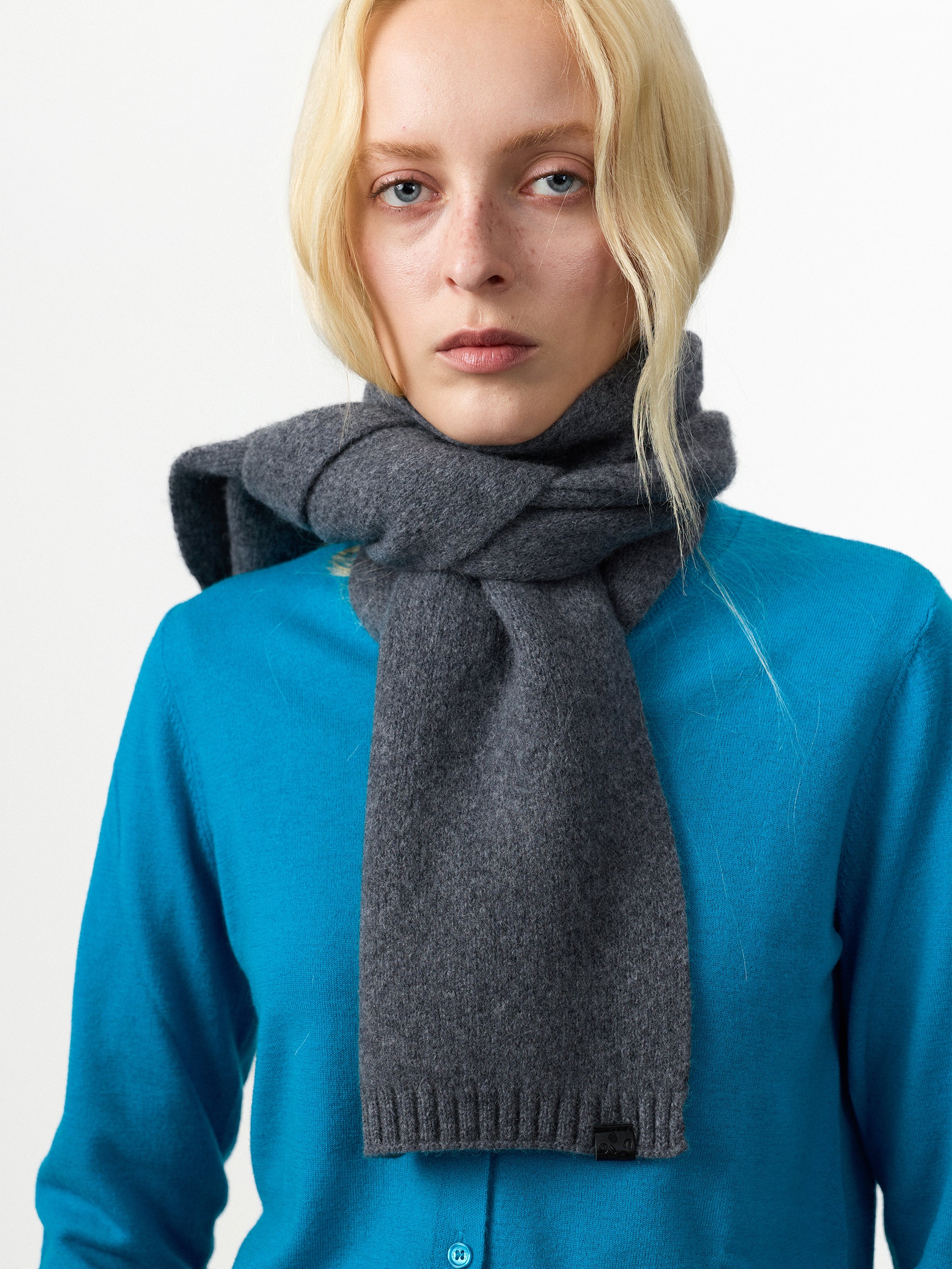 CUBIC 100% Wool Knit Scarf-5