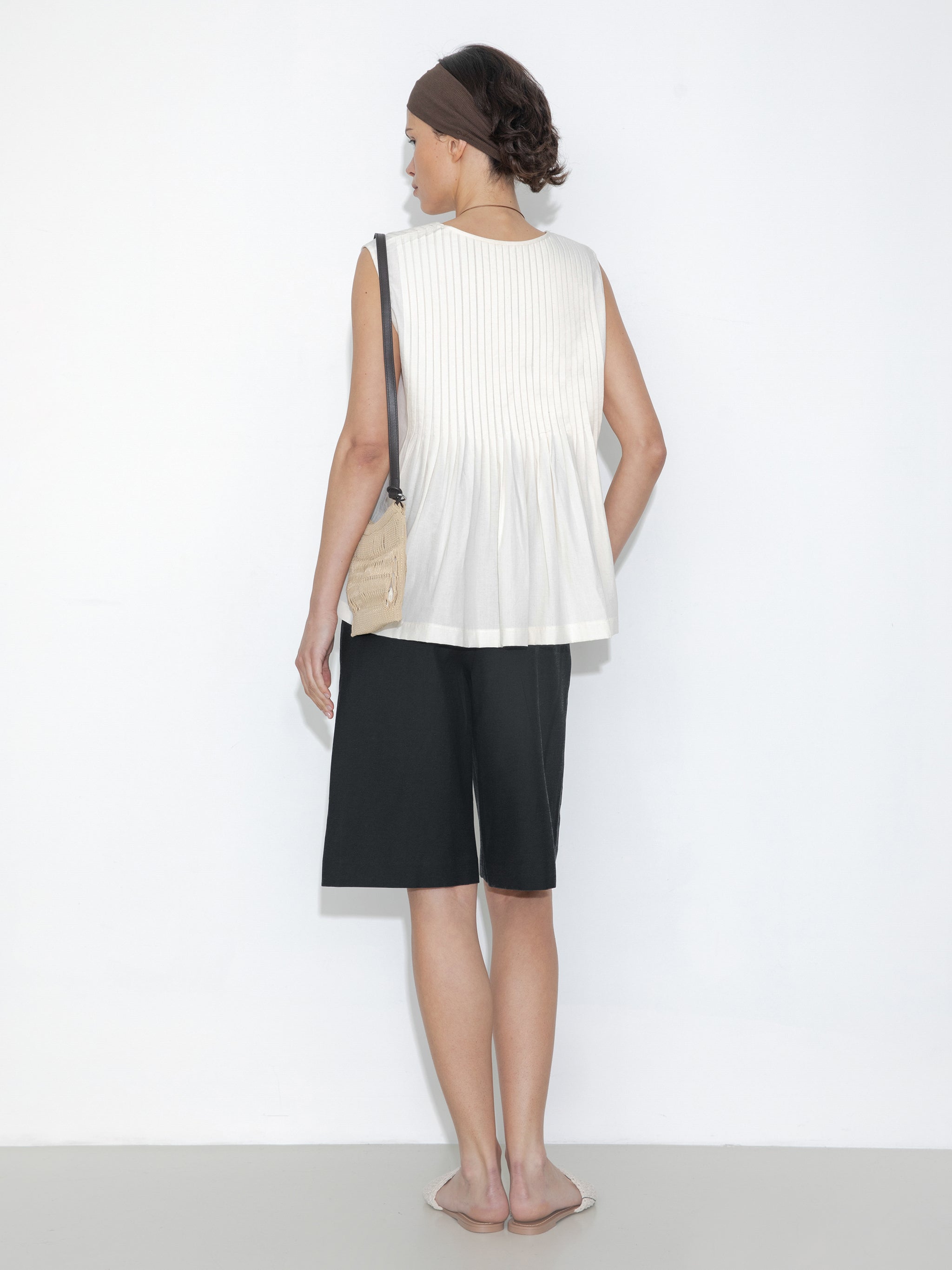 Pleated Sleeveless Blouse with Necklace-6