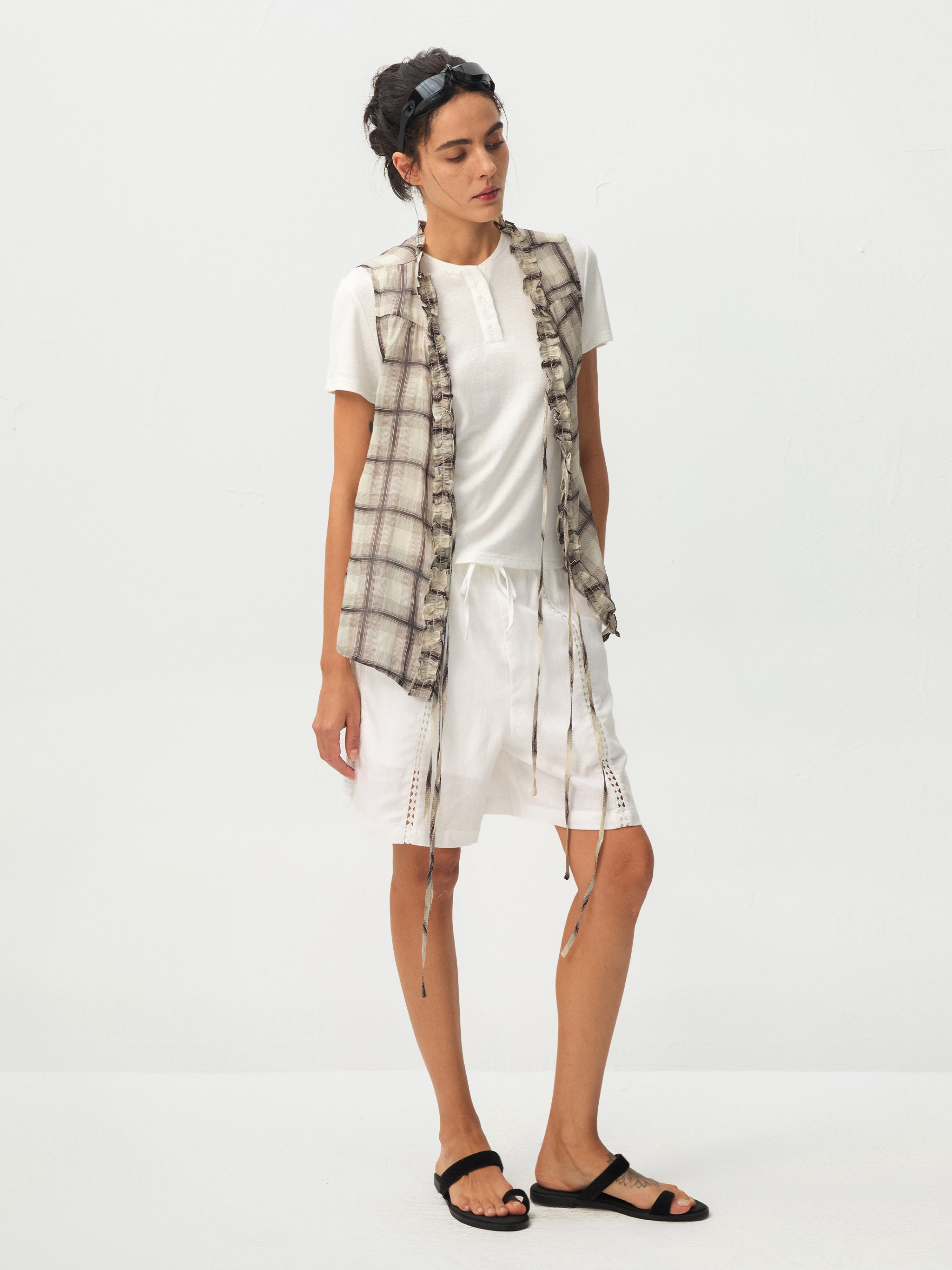CUBIC Ramie Ruffle-Trim Tie Vest-7