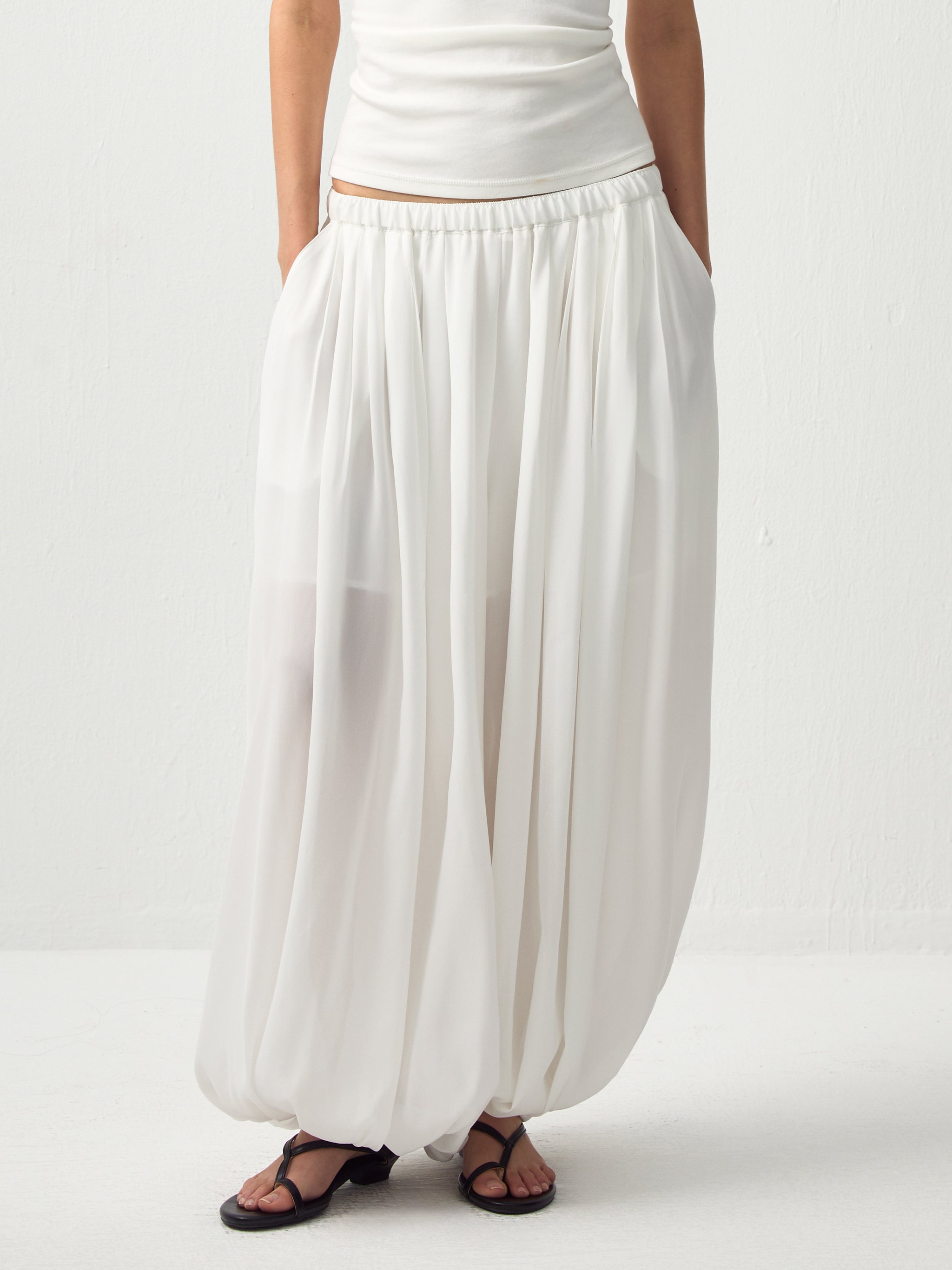 Pleated Balloon-Leg Elastic-Waist Trousers-7