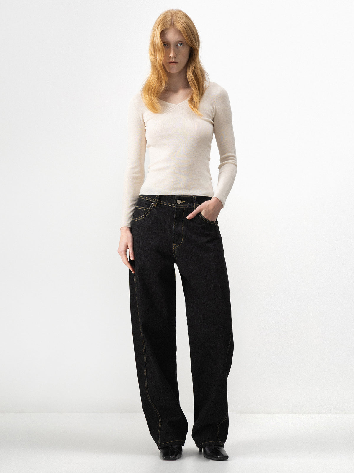 CUBIC Seamless Wool V-Neck Knit Top-7