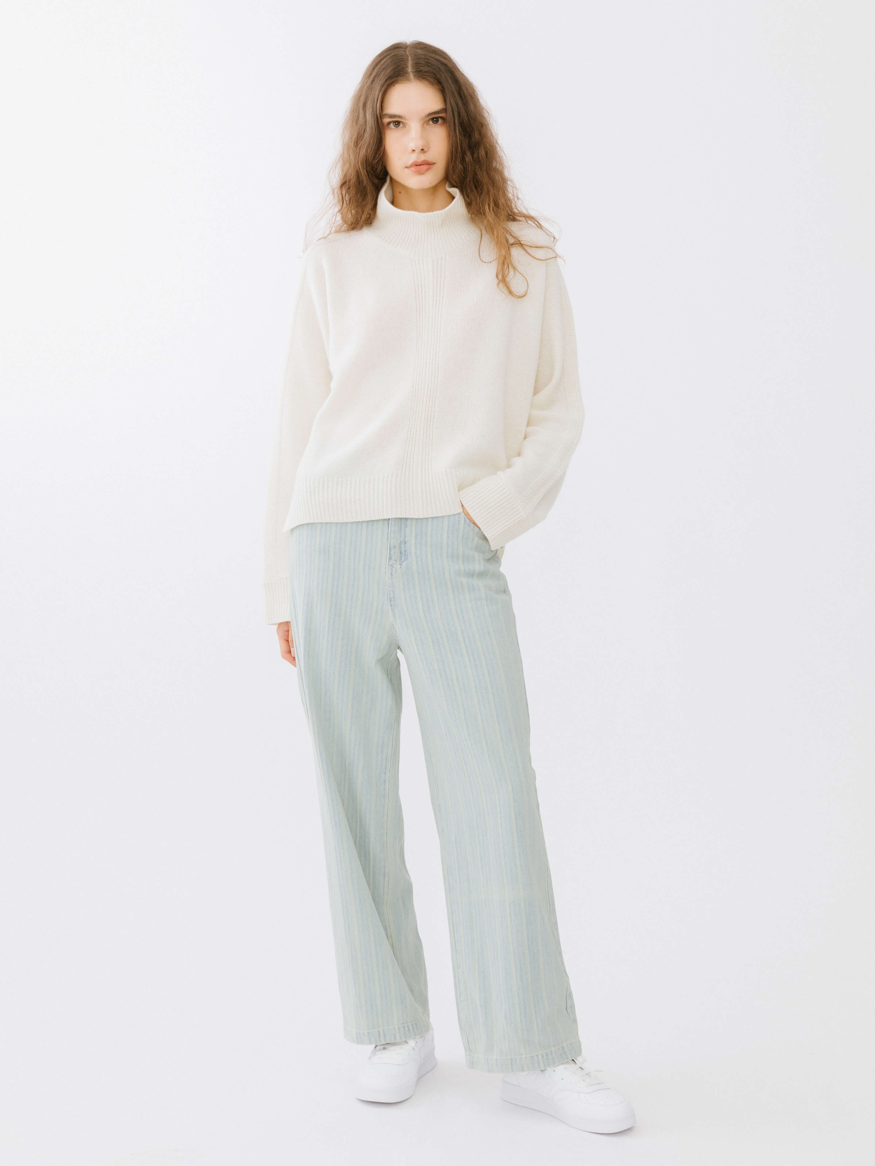 High Neck Sheep Wool Sweater-8