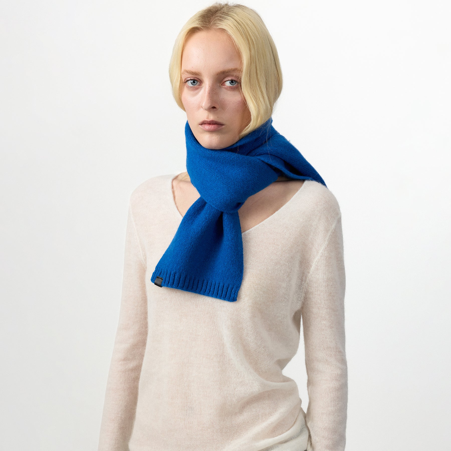 CUBIC 100% Wool Knit Scarf-9