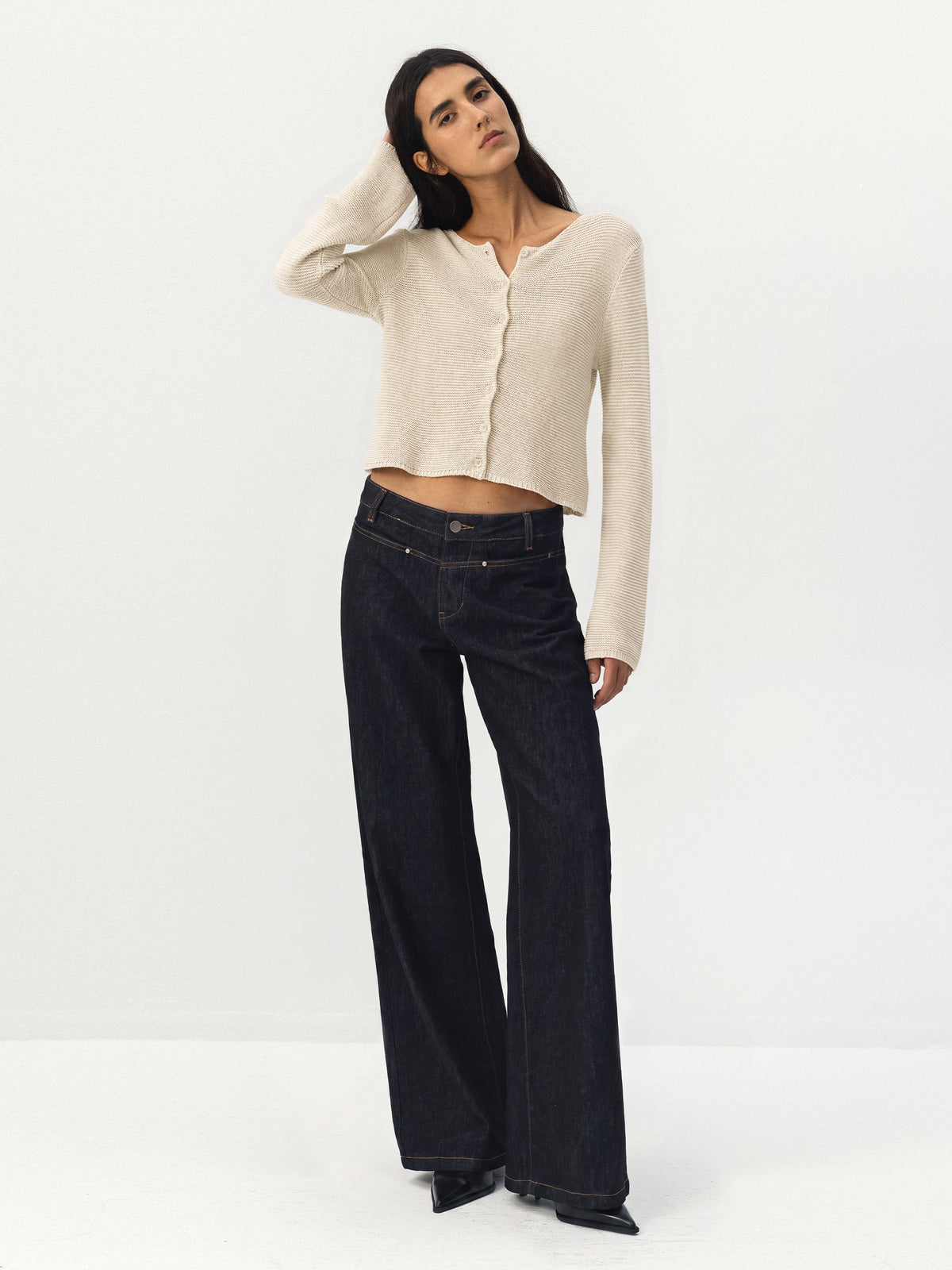 CUBIC Scoop Neck Button Knit Cardigan-8
