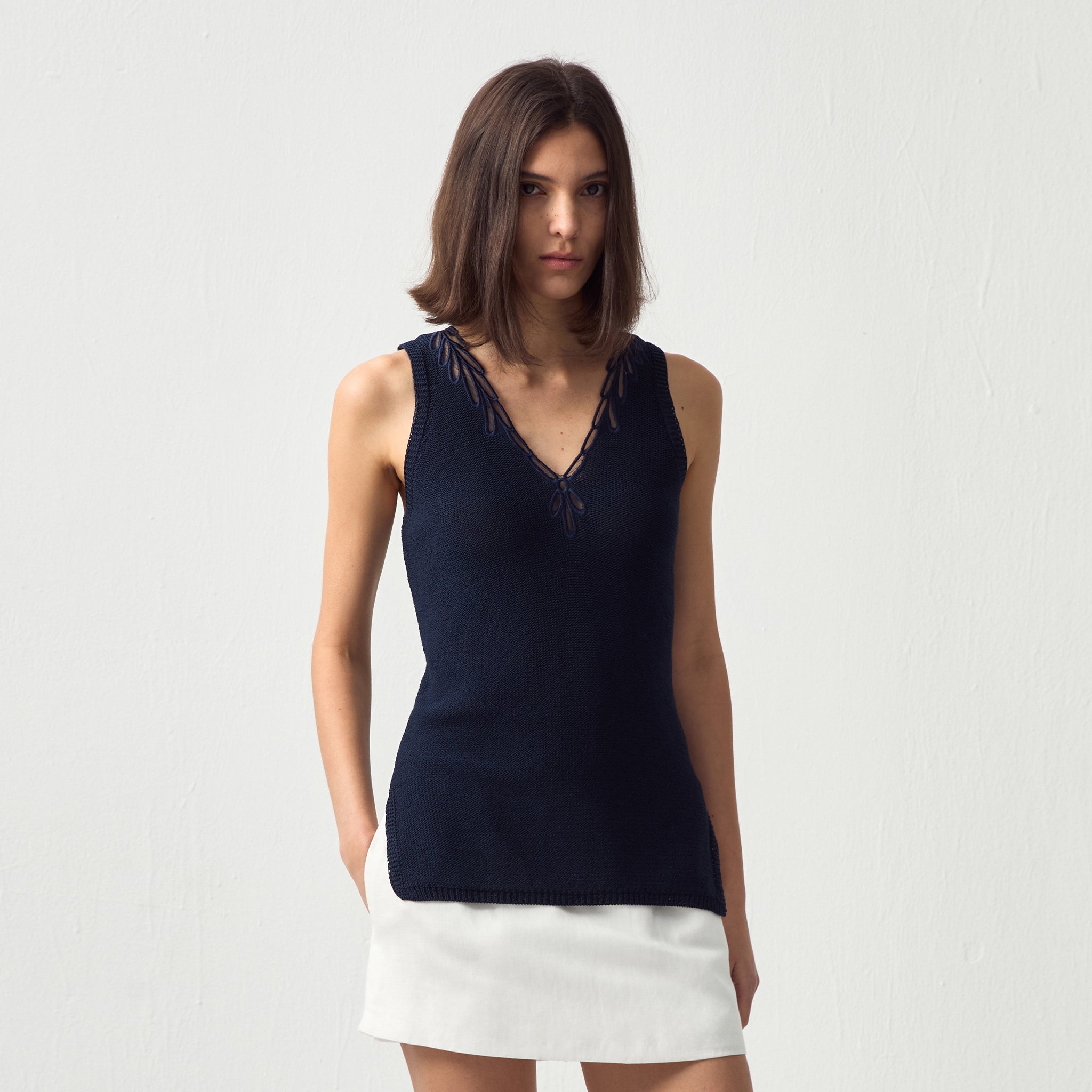 CUBIC Paperfeel V-Neck Tank Top-9