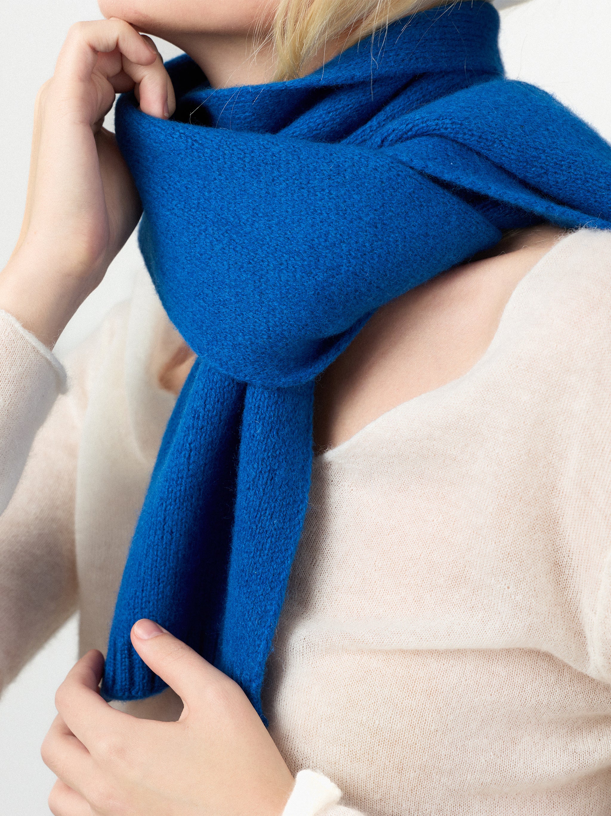 CUBIC 100% Wool Knit Scarf-10