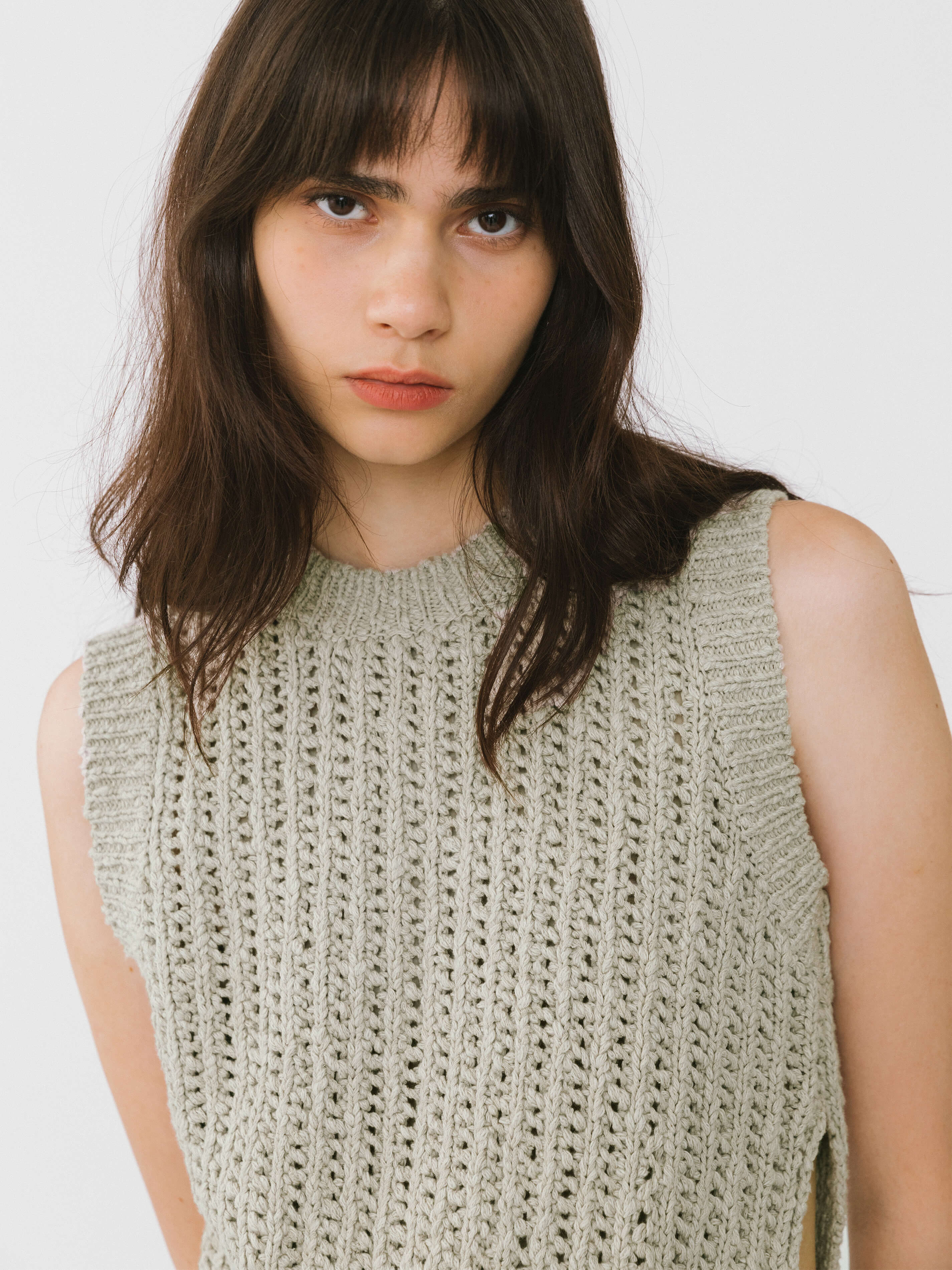 Cropped Asymmetric Knit Vest-9