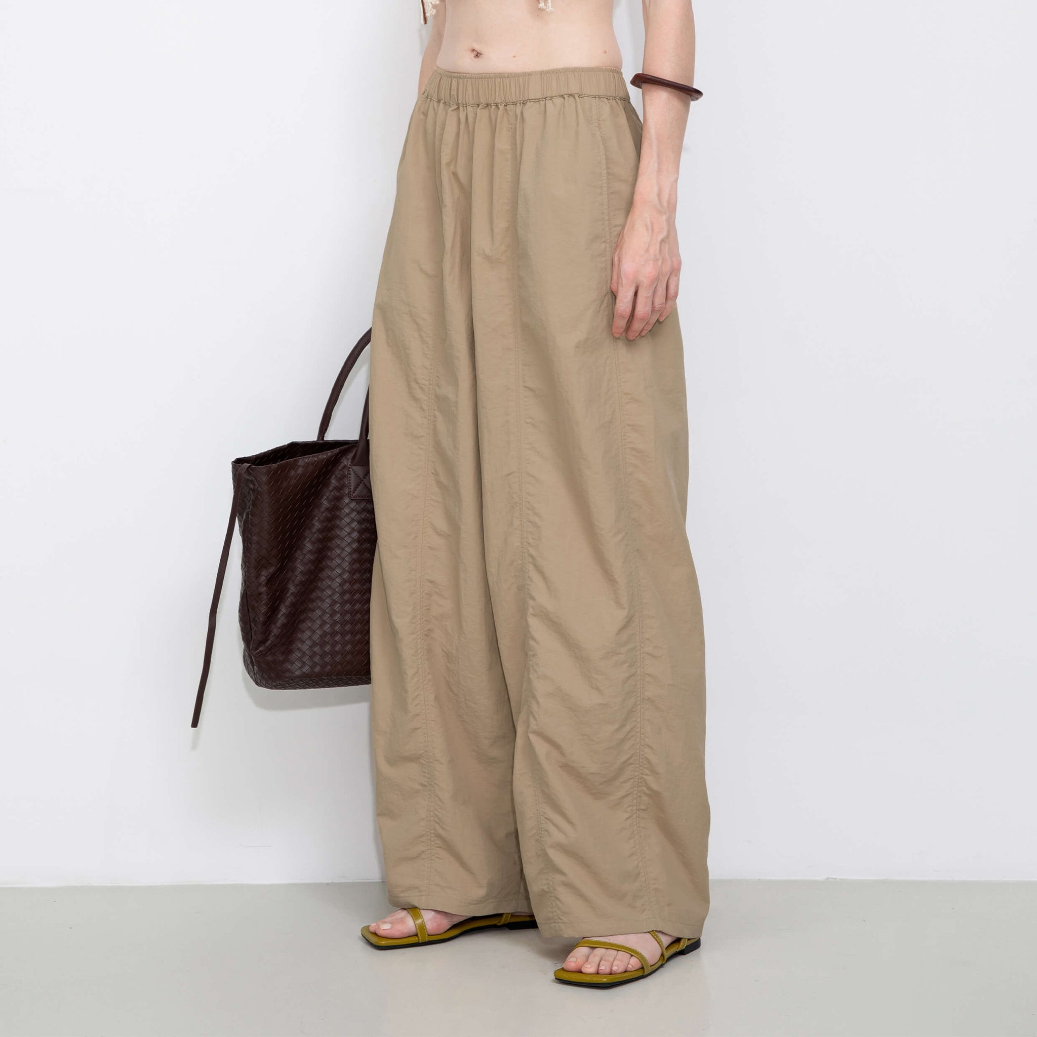Loose-Fit Elastic Waist Tapered Trousers-12