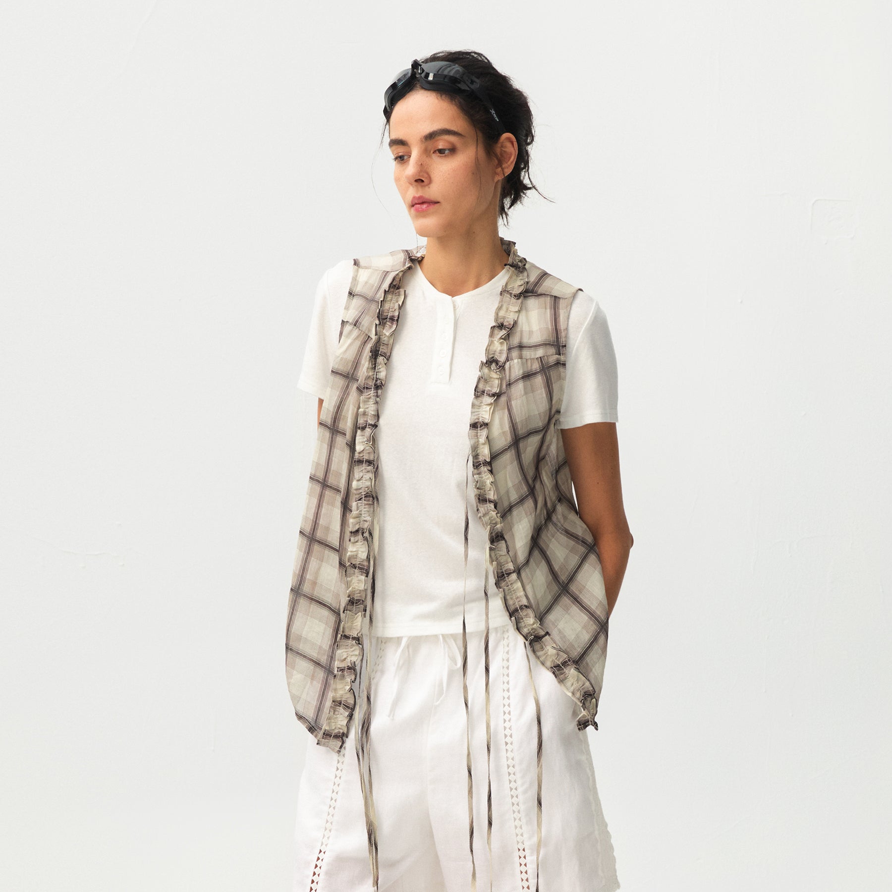 CUBIC Ramie Ruffle-Trim Tie Vest-9