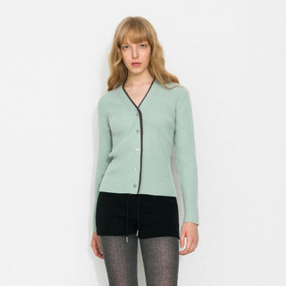 100% Wool Contrast V-Neck Wool Knit Top