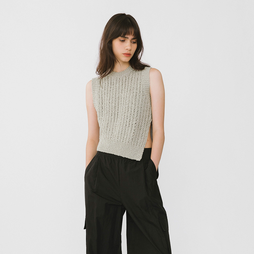 Cropped Asymmetric Knit Vest-14