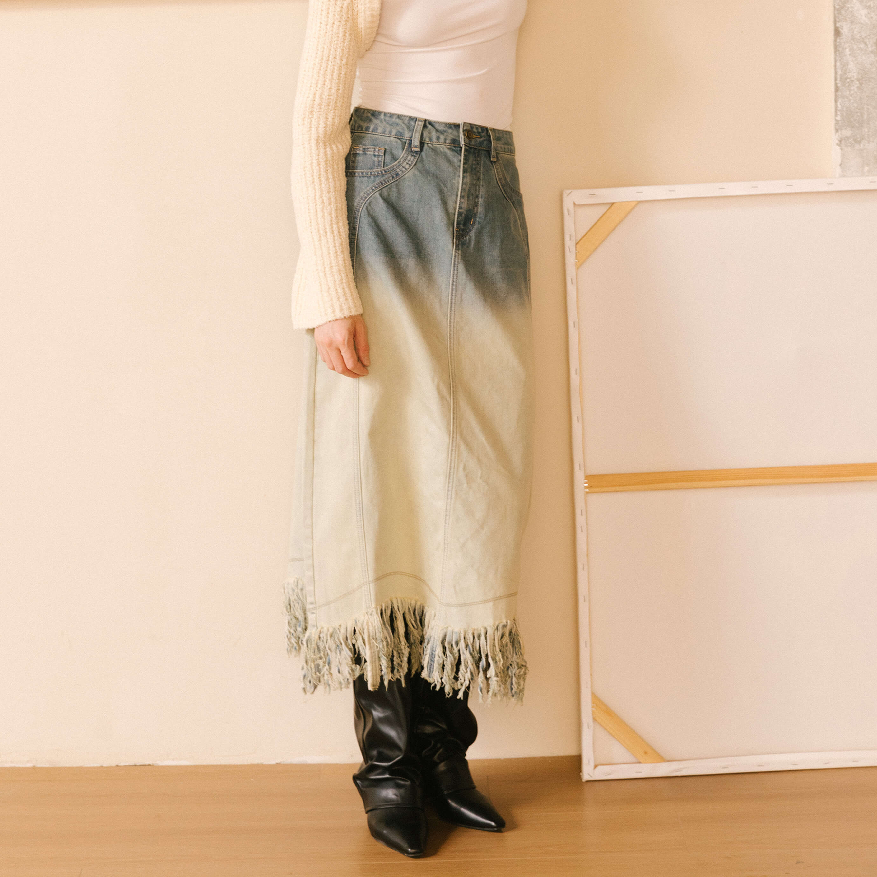 Stone Washed Demin Skirt with Frayed Hem-7